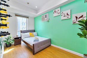 Luxe Suite With 180 Stunning City Views