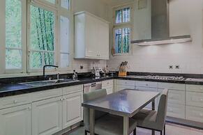 Mansion With Swimming Pool - 5bd/10p - Neuilly