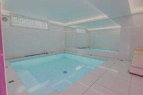 Mansion With Swimming Pool - 5bd/10p - Neuilly