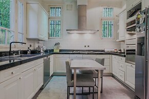 Mansion With Swimming Pool - 5bd/10p - Neuilly