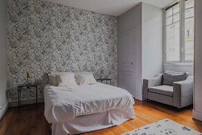 Mansion With Swimming Pool - 5bd/10p - Neuilly