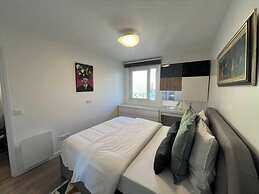 Flat With Balcony 4p/1bdr Near La Defense