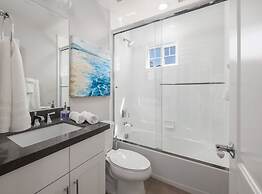 Large 4 Bedroom Close To Beach