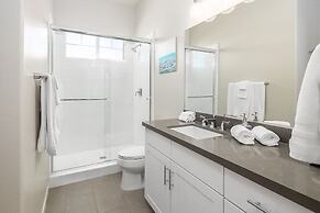 Large 4 Bedroom Close To Beach