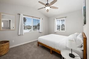 Large 4 Bedroom Close To Beach