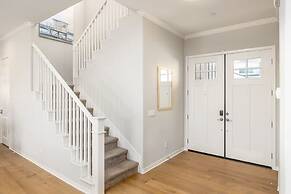 Large 4 Bedroom Close To Beach