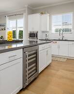 Large 4 Bedroom Close To Beach