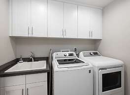 Large 4 Bedroom Close To Beach