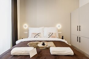 Oasis Luxe Boutique Suites by BQA