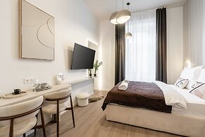 Oasis Luxe Boutique Suites by BQA