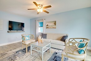 Walk to Cocoa Beach: Condo w/ Patio!