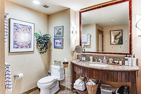 Hike, Ski & More: Cle Elum Resort Condo