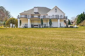 Golfer's Paradise: Meadow Lakes Manor Retreat!