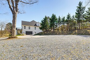 Golfer's Paradise: Meadow Lakes Manor Retreat!