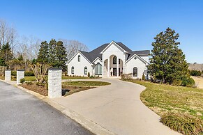 Golfer's Paradise: Meadow Lakes Manor Retreat!