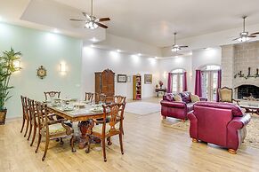 Golfer's Paradise: Meadow Lakes Manor Retreat!