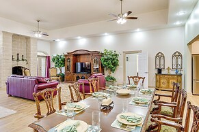 Golfer's Paradise: Meadow Lakes Manor Retreat!