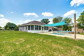 Walk to Boat Ramp: Dunnellon Home w/ Private Yard!