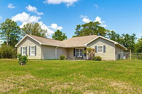 Walk to Boat Ramp: Dunnellon Home w/ Private Yard!