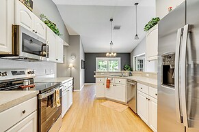 Walk to Boat Ramp: Dunnellon Home w/ Private Yard!