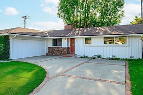 Cozy Family Retreat With Fireplace Spacious Yard