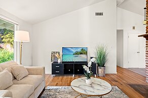 Cozy Family Retreat With Fireplace Spacious Yard