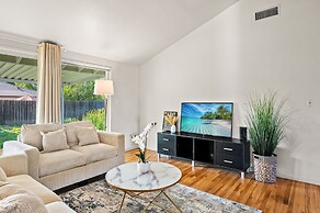 Cozy Family Retreat With Fireplace Spacious Yard