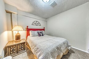 Half-mi to Midtown: Family Retreat w/ Mtn Views!