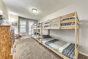 Half-mi to Midtown: Family Retreat w/ Mtn Views!