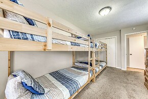 Half-mi to Midtown: Family Retreat w/ Mtn Views!