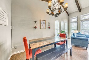 Half-mi to Midtown: Family Retreat w/ Mtn Views!