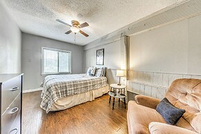 Half-mi to Midtown: Family Retreat w/ Mtn Views!