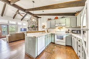 Half-mi to Midtown: Family Retreat w/ Mtn Views!