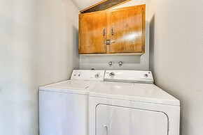 Half-mi to Midtown: Family Retreat w/ Mtn Views!