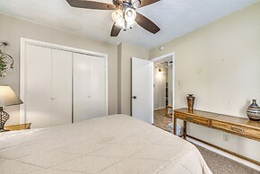 Half-mi to Midtown: Family Retreat w/ Mtn Views!