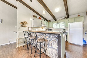 Half-mi to Midtown: Family Retreat w/ Mtn Views!