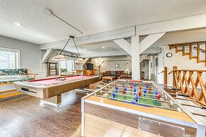 Half-mi to Midtown: Family Retreat w/ Mtn Views!