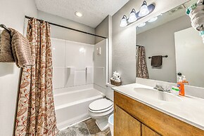 Half-mi to Midtown: Family Retreat w/ Mtn Views!