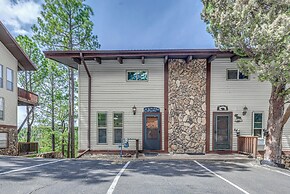 Half-mi to Midtown: Family Retreat w/ Mtn Views!