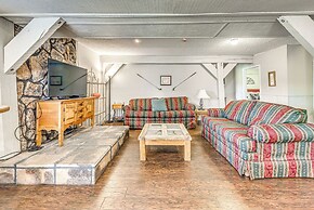 Half-mi to Midtown: Family Retreat w/ Mtn Views!