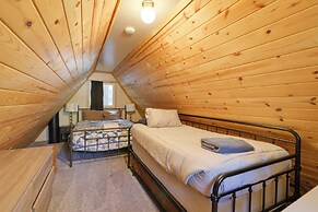 Hike, Ski & Sip: Arnold Cabin 4 Mi to State Park!