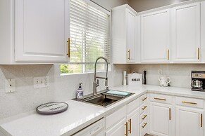 8 Mi to Beach Park: Bakersfield Gem w/ Yard!