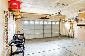 8 Mi to Beach Park: Bakersfield Gem w/ Yard!