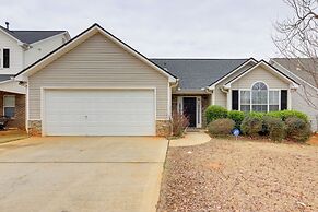 2 Mi to Heritage Park: Pet-friendly Mcdonough Home