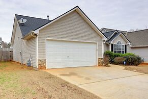 2 Mi to Heritage Park: Pet-friendly Mcdonough Home