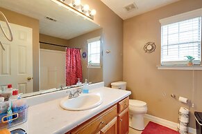 2 Mi to Heritage Park: Pet-friendly Mcdonough Home