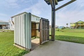 Walk to Crystal Beach: Coastal Getaway w/ Deck