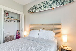 Walk to Crystal Beach: Coastal Getaway w/ Deck