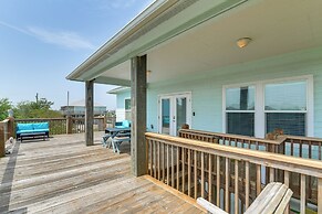 Walk to Crystal Beach: Coastal Getaway w/ Deck
