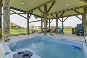 Walk to Crystal Beach: Coastal Getaway w/ Deck